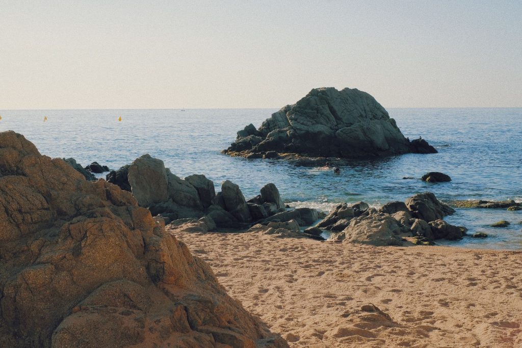 Playa de la Costa Brava en agosto